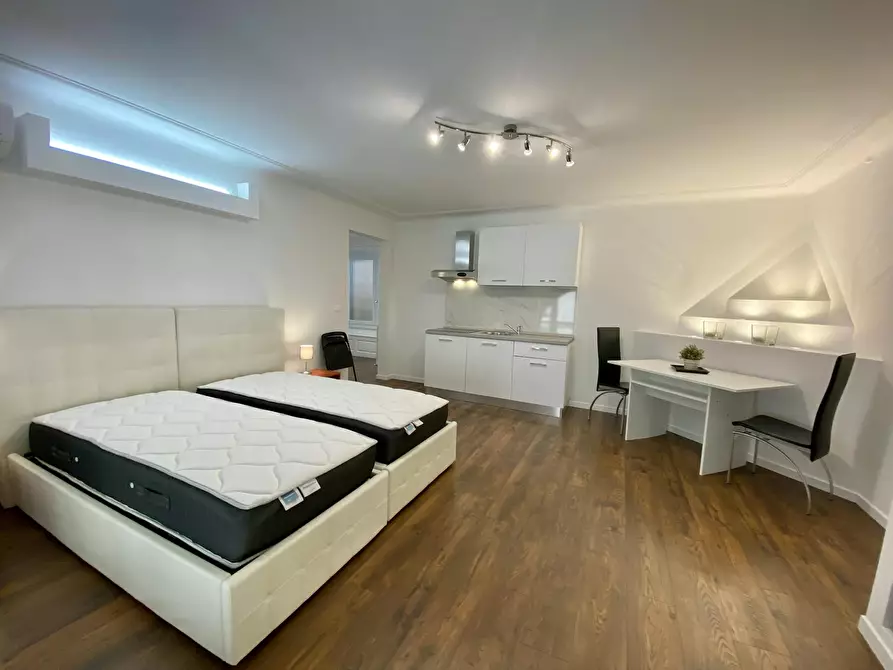 Immagine 7 di Appartamento in affitto  in Via Monte Grappa a Bologna