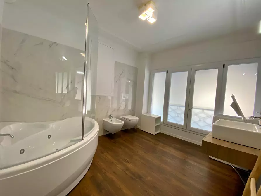 Immagine 10 di Appartamento in affitto  in Via Monte Grappa a Bologna