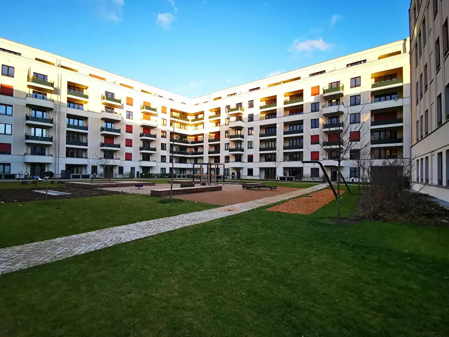 Immagine 2 di Appartamento in affitto  in Helene-Jacobs-Straße a Berlin