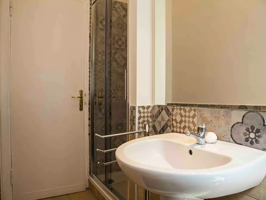 Immagine 3 di Camera in affitto  in Via Nemorense a Roma