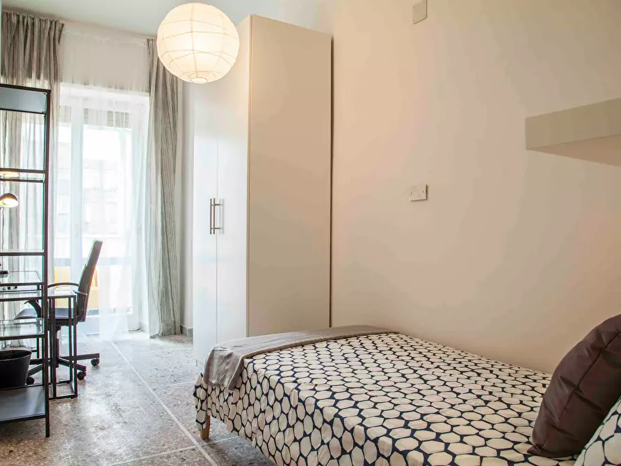 Immagine 1 di Camera in affitto  in Via Nemorense a Roma