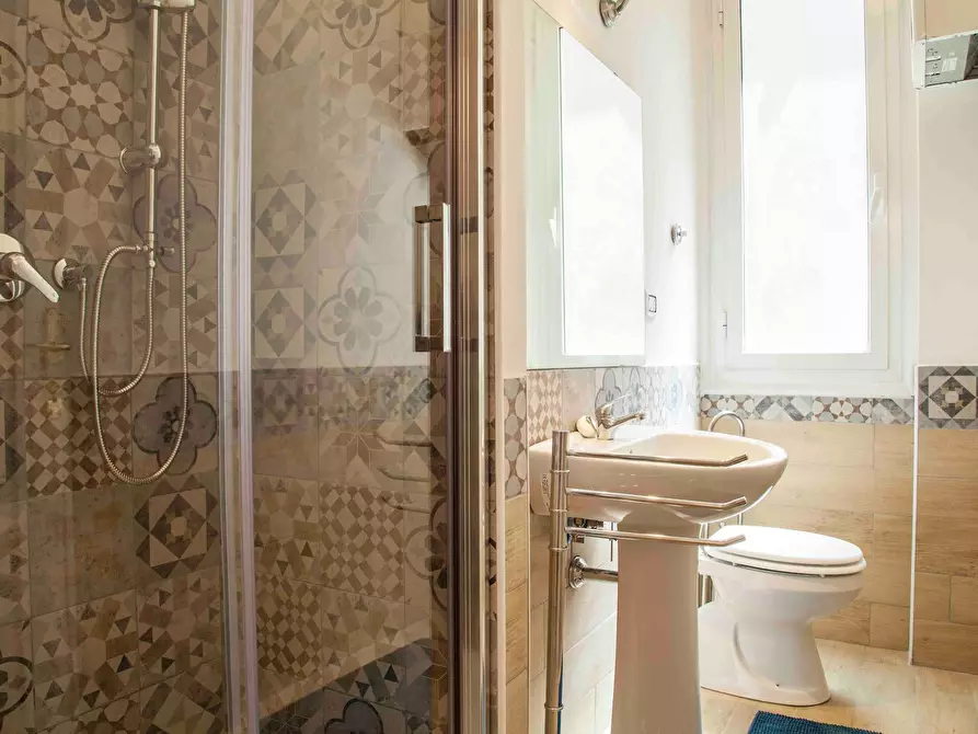 Immagine 2 di Camera in affitto  in Via Nemorense a Roma