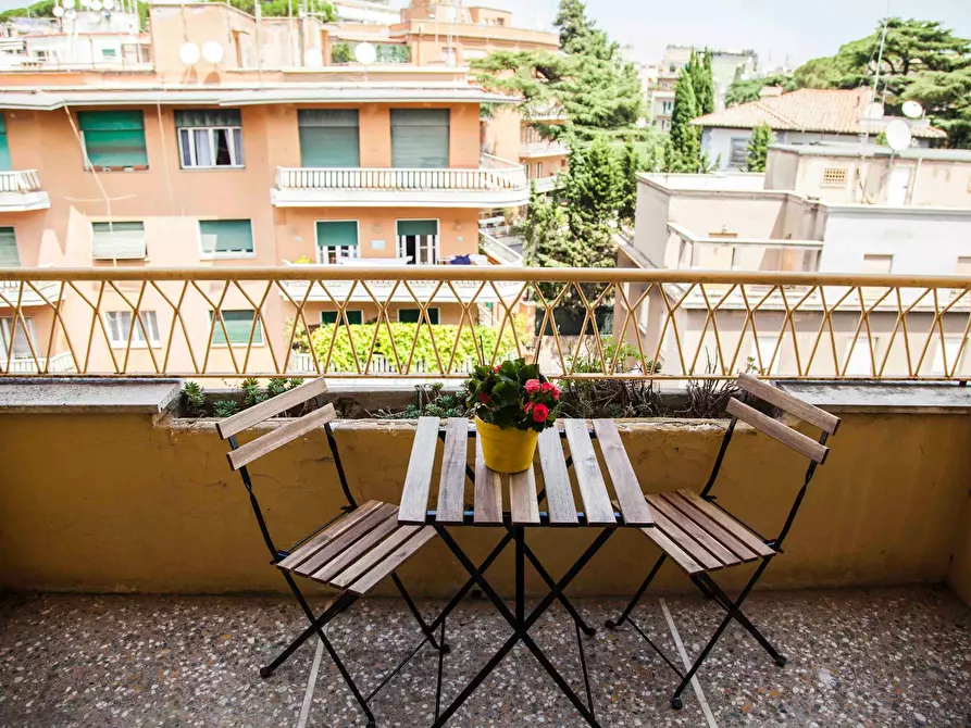 Immagine 4 di Camera in affitto  in Via Nemorense a Roma