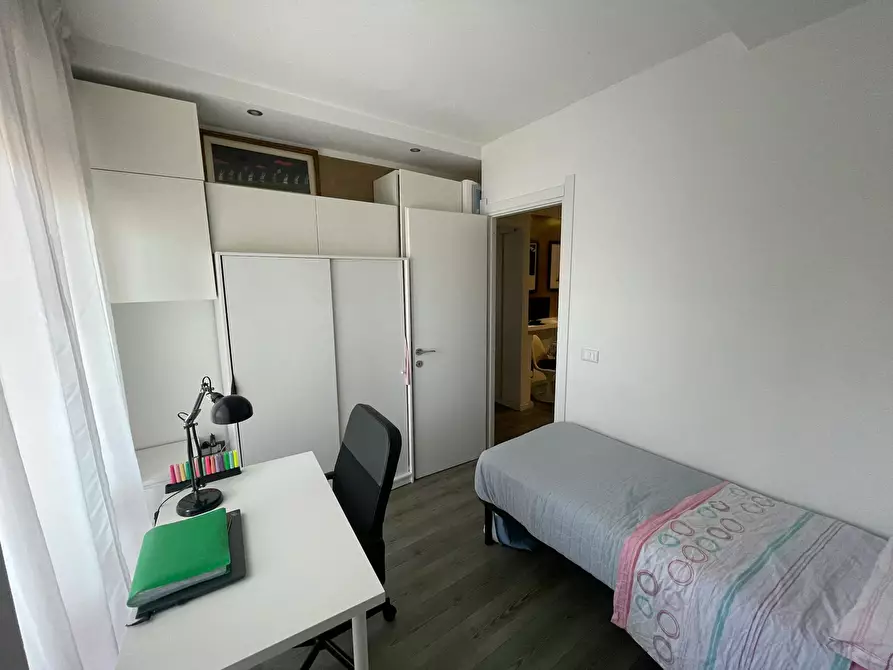 Immagine 2 di Camera in affitto  in Viale Eretum a Roma