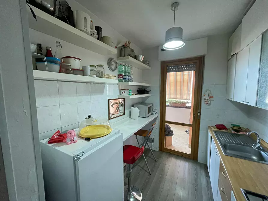 Immagine 6 di Camera in affitto  in Viale Eretum a Roma