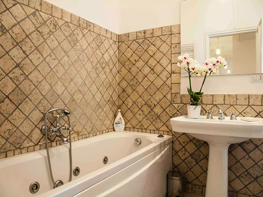 Immagine 9 di Camera in affitto  in Via Treviso a Roma