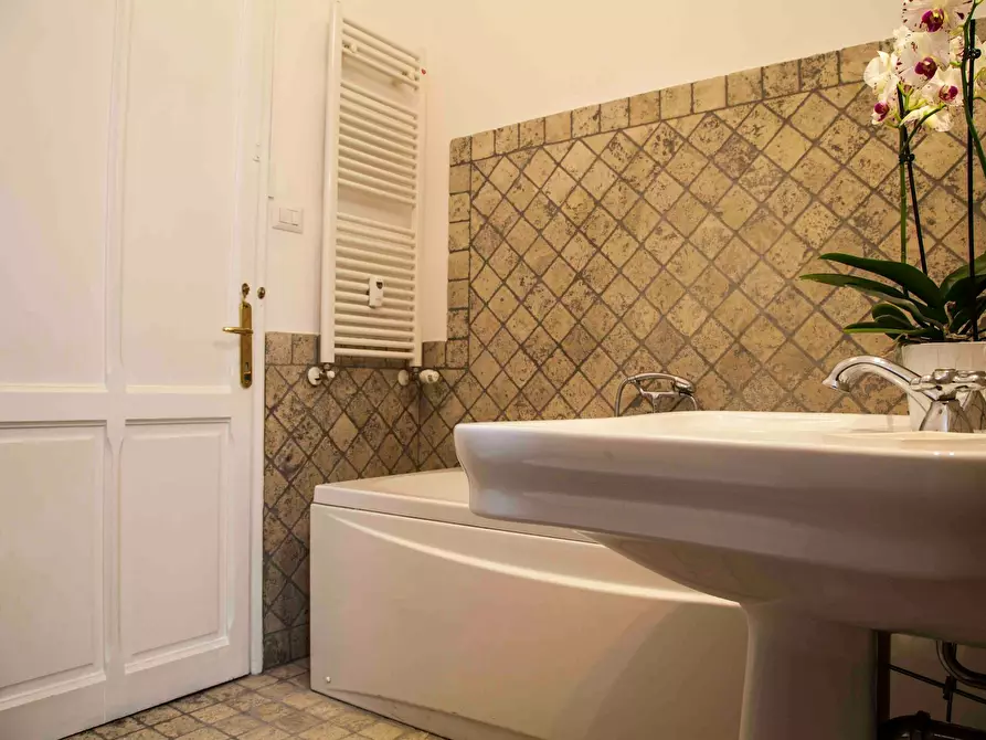 Immagine 10 di Camera in affitto  in Via Treviso a Roma