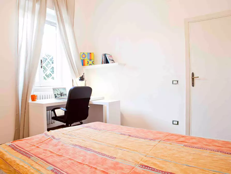 Immagine 1 di Camera in affitto  in Via Temistocle Calzecchi Onesti a Roma