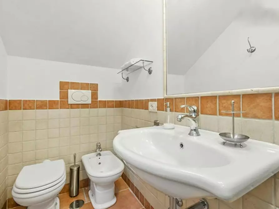 Immagine 6 di Appartamento in affitto  in Via Statilia a Roma