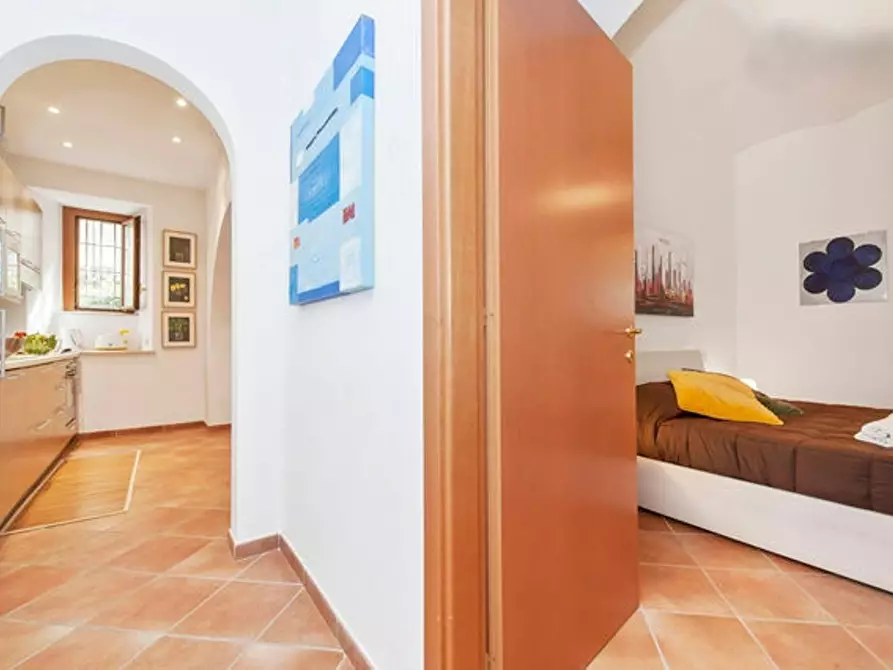 Immagine 5 di Appartamento in affitto  in Via Statilia a Roma