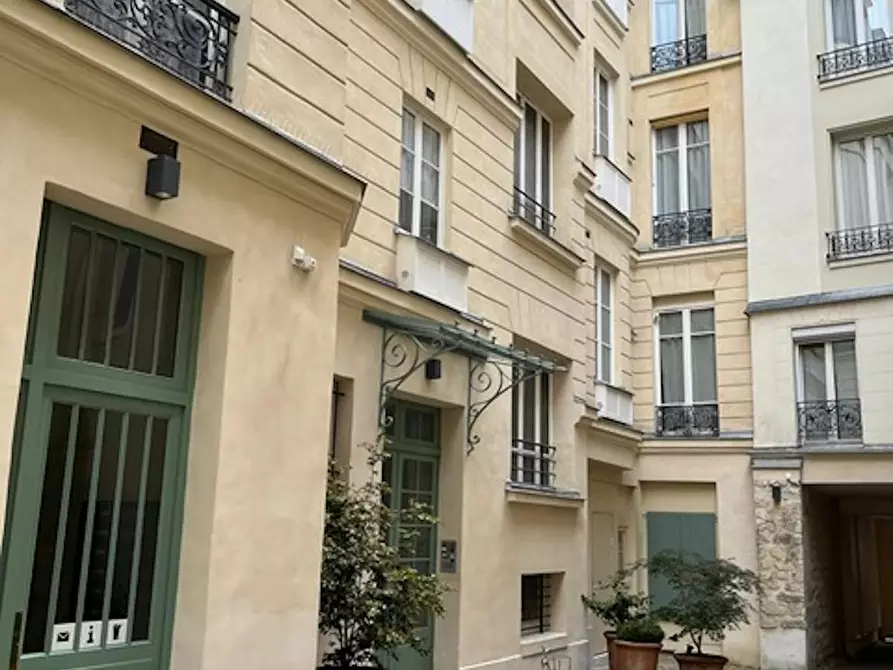 Immagine 4 di Appartamento in affitto  in Rue Saint-Antoine a Paris