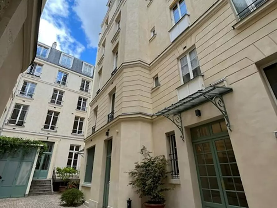 Immagine 5 di Appartamento in affitto  in Rue Saint-Antoine a Paris