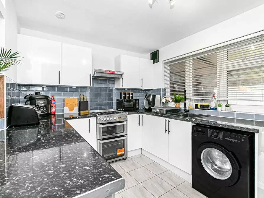 Immagine 7 di Casa indipendente in affitto  in Elmgate Avenue a Hounslow