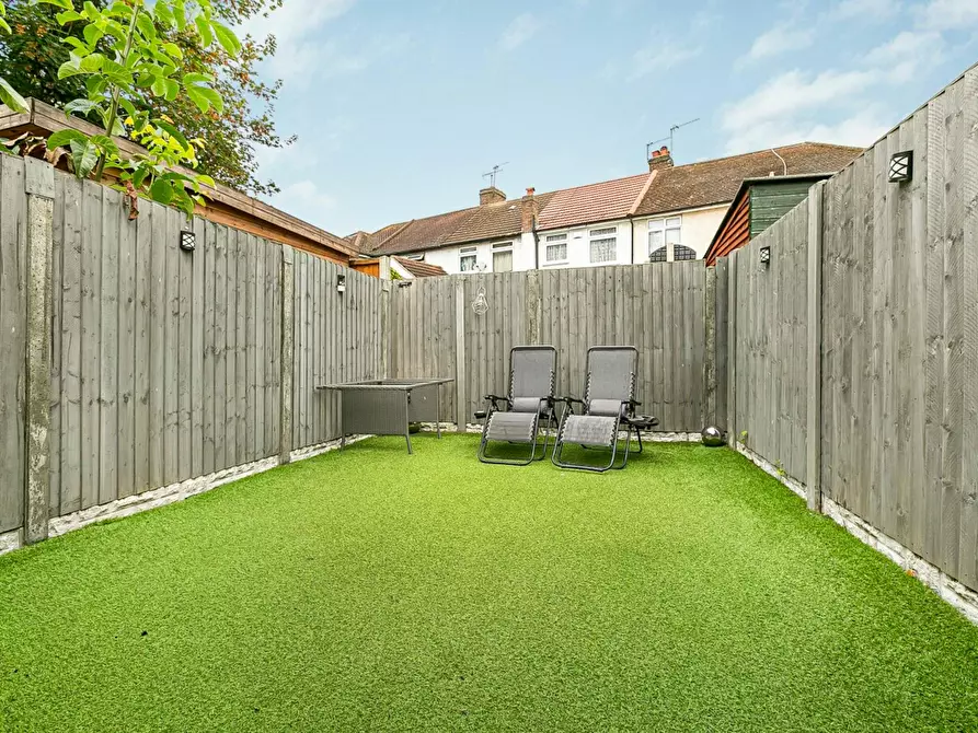 Immagine 6 di Casa indipendente in affitto  in Elmgate Avenue a Hounslow