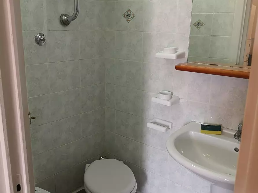 Immagine 10 di Camera in affitto  in Vico Melofioccolo a Napoli