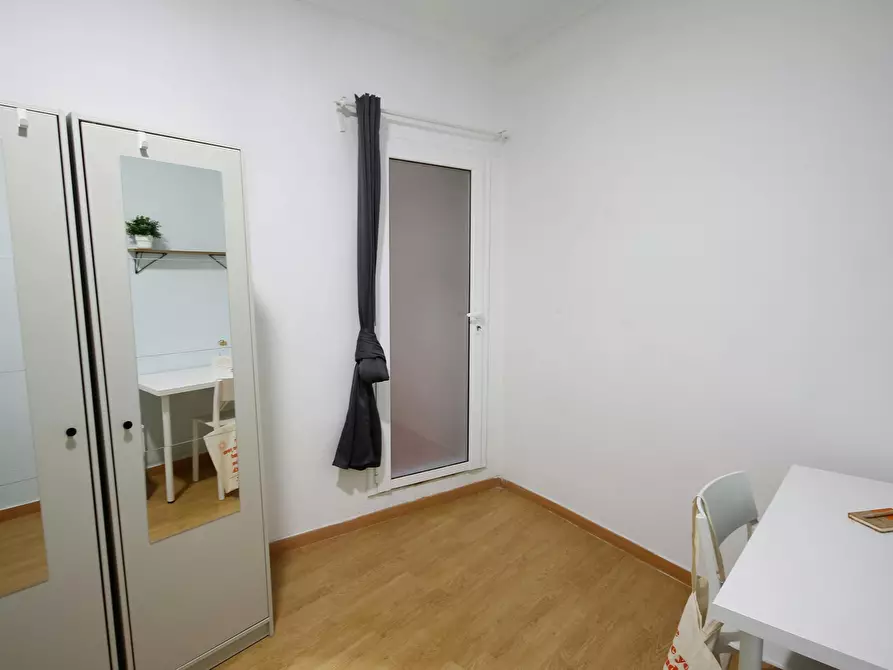 Immagine 4 di Camera in affitto  in Carrer del Cinca a Barcelona