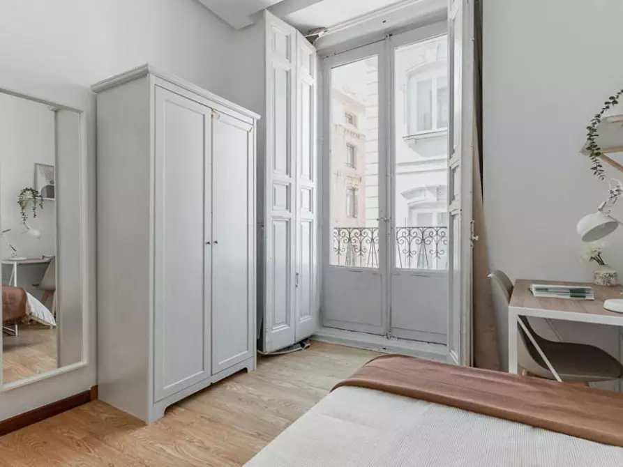 Immagine 1 di Camera in affitto  in Calle de Redondilla a Madrid