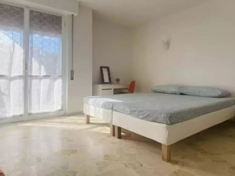 Immagine 1 di Camera in affitto  in Via Zurigo a Milano
