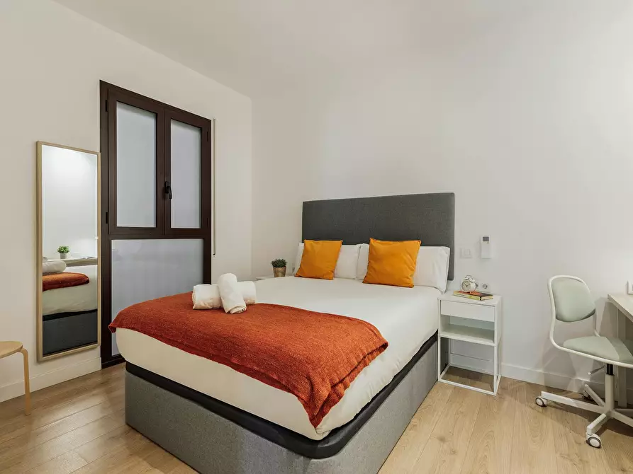 Immagine 1 di Camera in affitto  in Carrer de Balmes a Barcelona