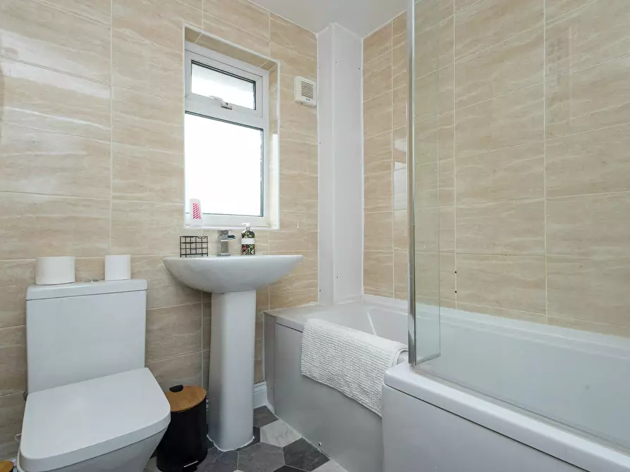 Immagine 6 di Casa indipendente in affitto  in Grange Fields Road a 