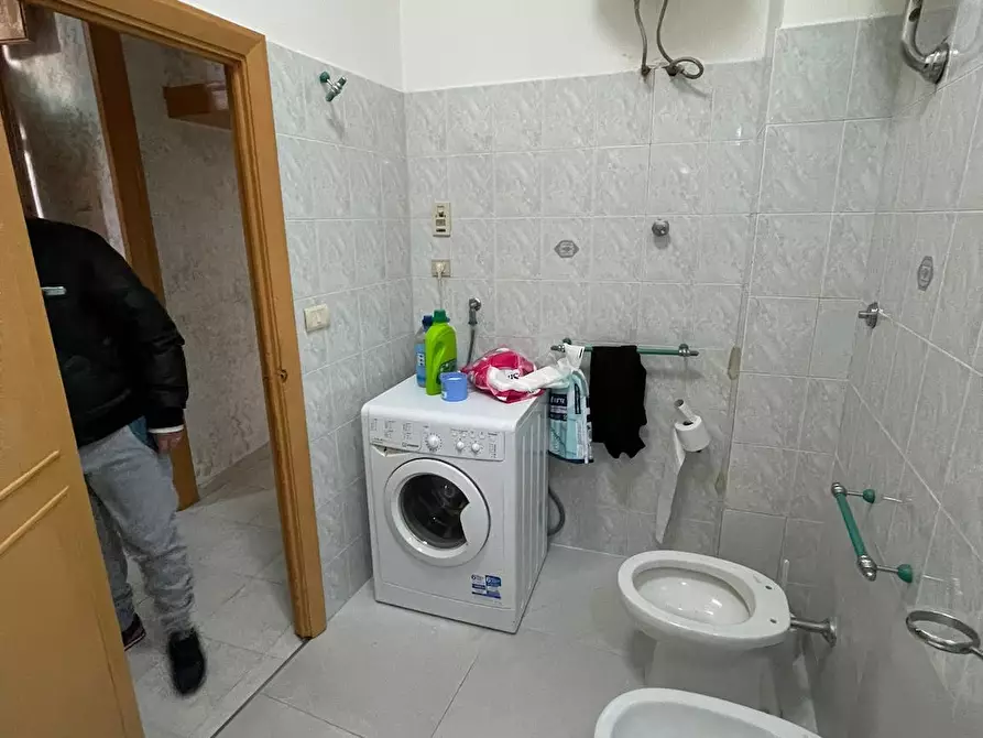 Immagine 10 di Camera in affitto  in Via San Giovanni in Porta a Napoli