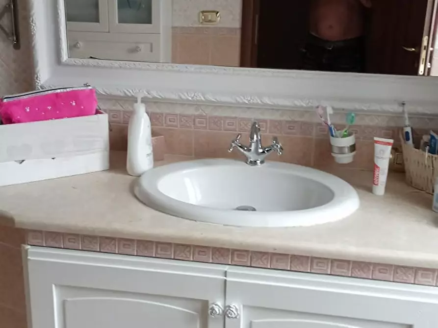 Immagine 7 di Camera in affitto  in Via San Giovanni in Porta a Napoli