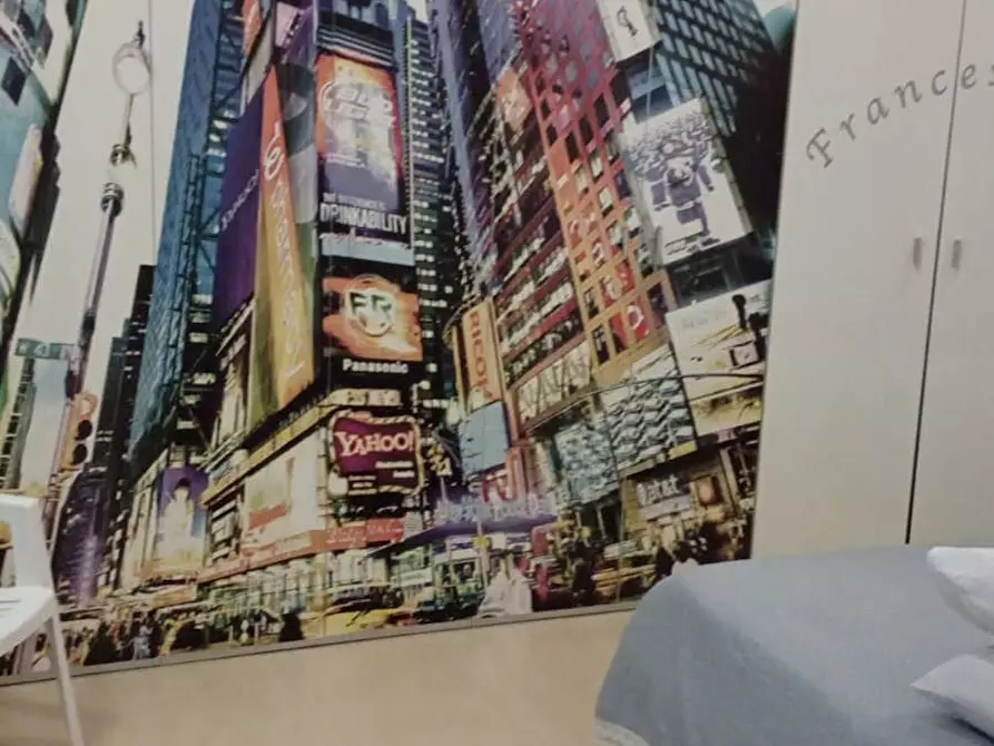 Immagine 2 di Camera in affitto  in Via San Giovanni in Porta a Napoli