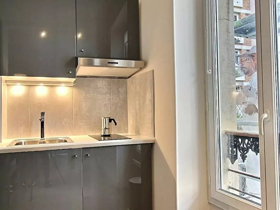 Immagine 8 di Appartamento in affitto  in Rue de la Roquette a Paris