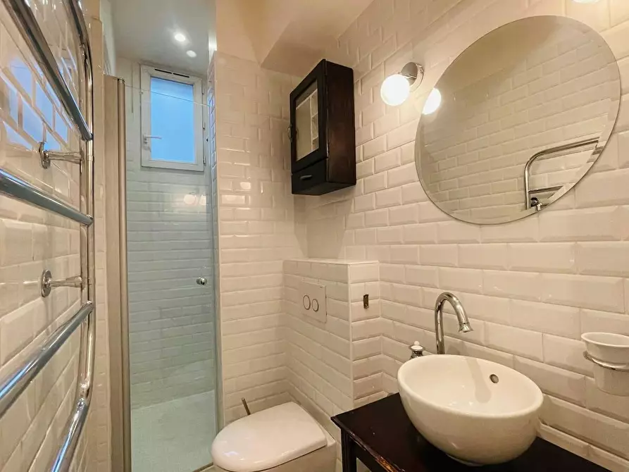 Immagine 9 di Appartamento in affitto  in Rue Rodier a Paris
