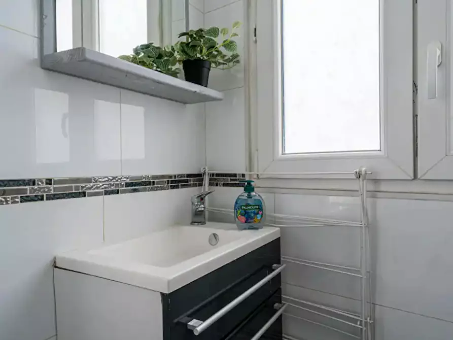 Immagine 10 di Appartamento in affitto  in Rue du Faubourg du Temple a Paris