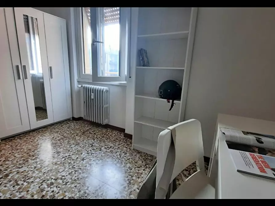 Immagine 1 di Camera in affitto  in Via Ugo Foscolo a Bergamo