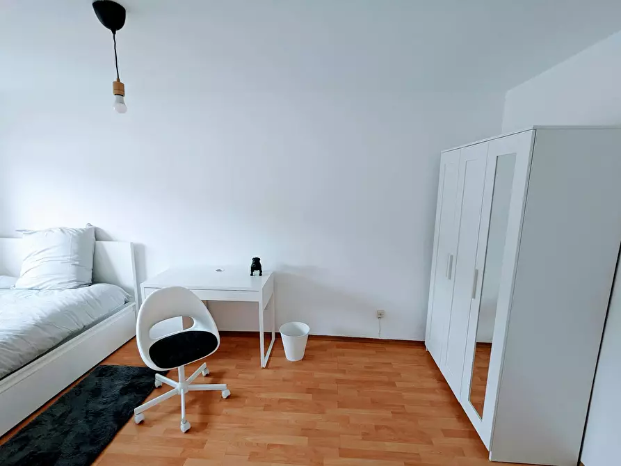 Immagine 3 di Camera in affitto  in Franz-Metzner-Straße a München