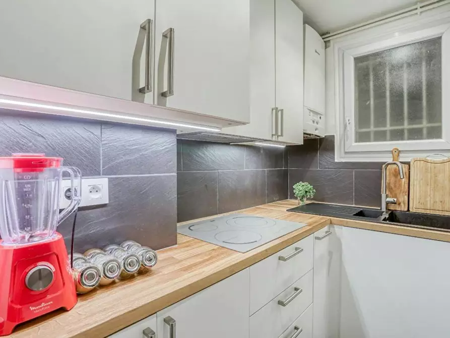 Immagine 7 di Appartamento in affitto  in Rue Cadet a Paris