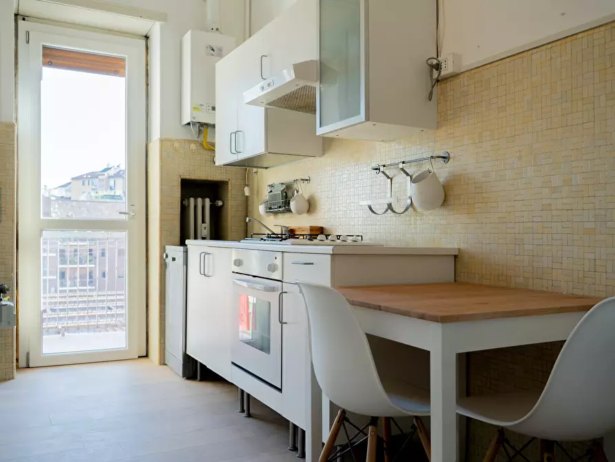 Immagine 5 di Camera in affitto  in Via Donatello a Milano