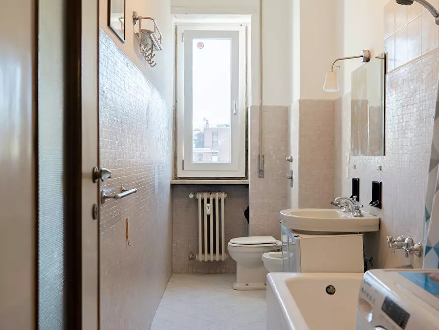 Immagine 8 di Camera in affitto  in Via Donatello a Milano
