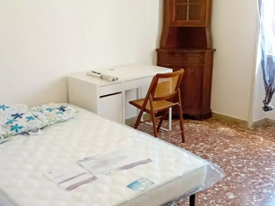 Immagine 3 di Camera in affitto  in Via Gallia a Roma