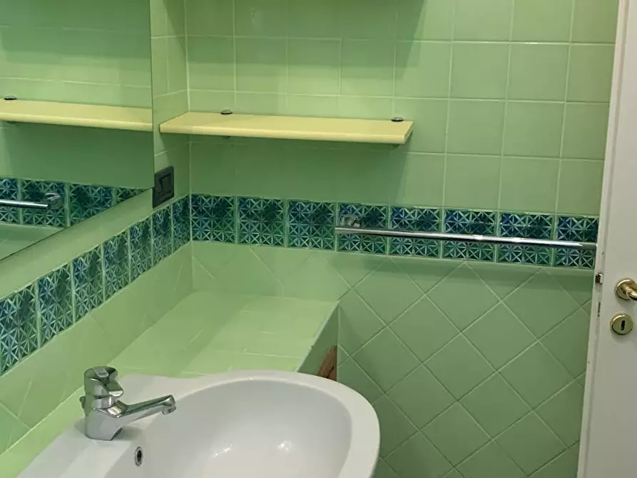 Immagine 5 di Camera in affitto  in Via Elio Lampridio Cerva a Roma