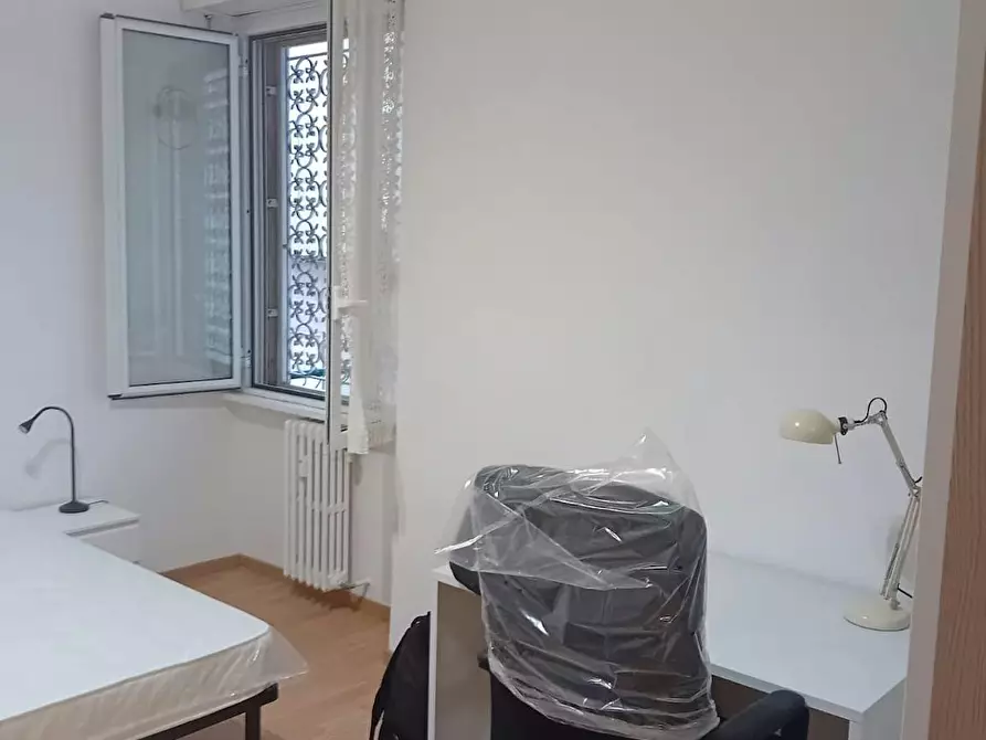 Immagine 3 di Camera in affitto  in Via Livorno a Roma