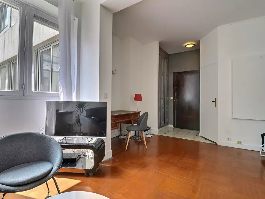 Immagine 3 di Appartamento in affitto  in Avenue Montaigne a Paris 08