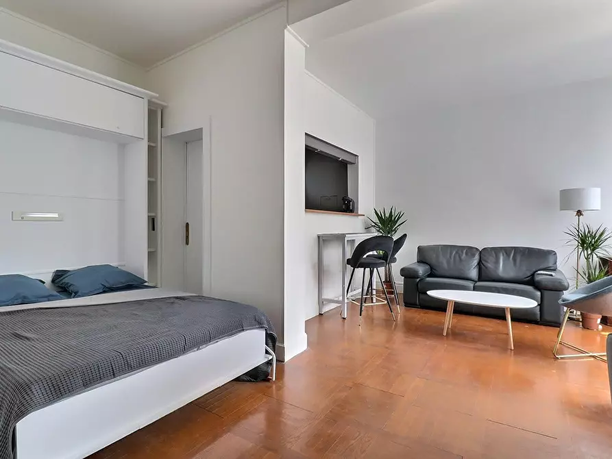 Immagine 2 di Appartamento in affitto  in Avenue Montaigne a Paris 08