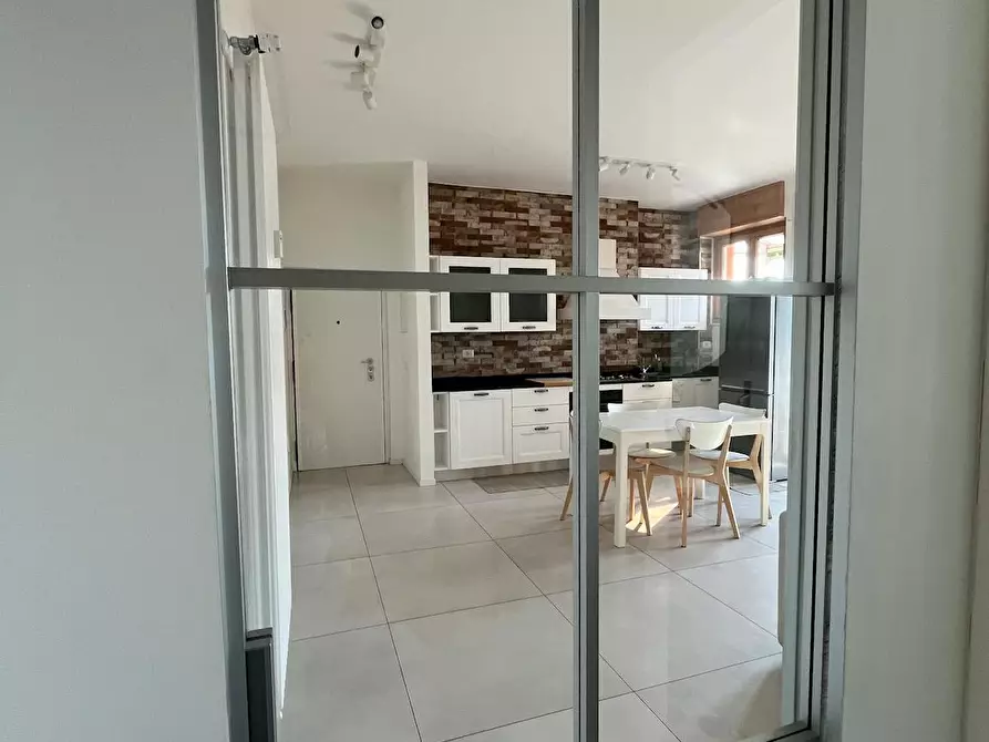 Immagine 2 di Casa indipendente in affitto  in Via Luigi Sordello a Milano