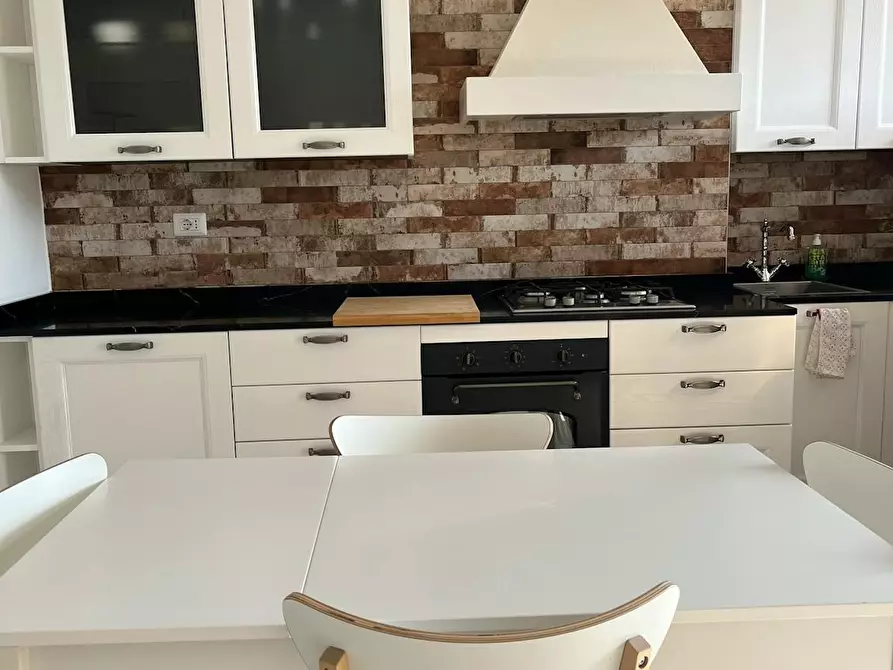 Immagine 1 di Casa indipendente in affitto  in Via Luigi Sordello a Milano