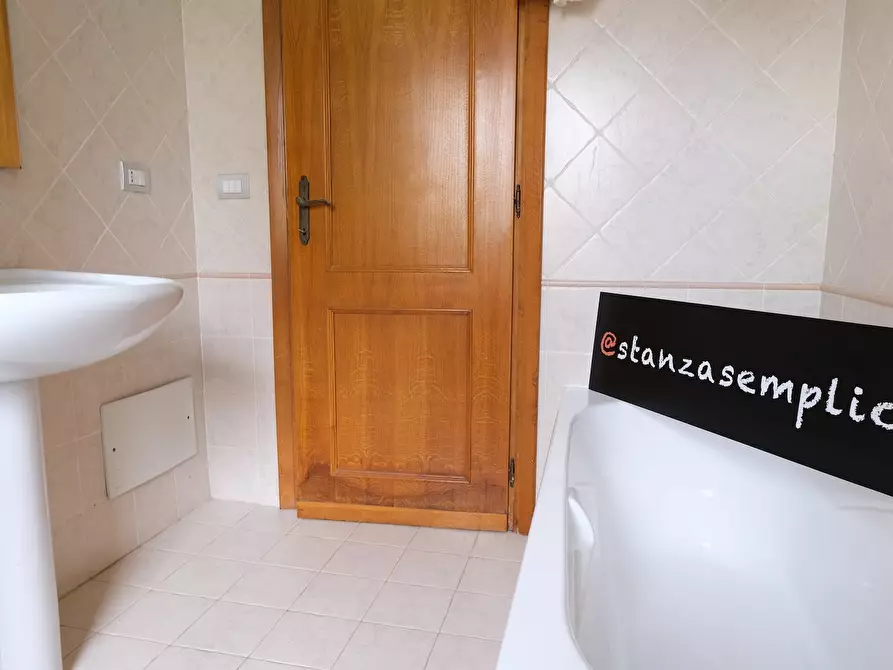 Immagine 10 di Camera in affitto  in Via Andrea Cordedda a Sassari