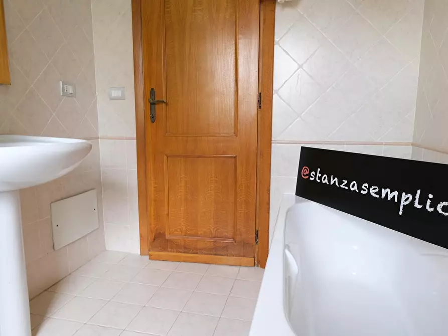 Immagine 10 di Camera in affitto  in Via Andrea Cordedda a Sassari