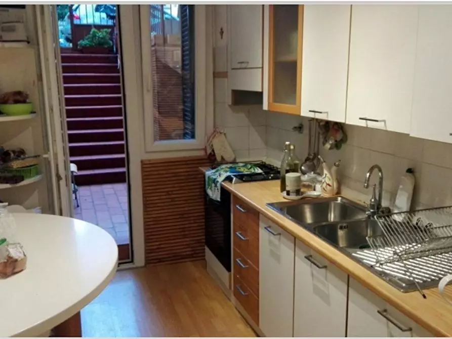 Immagine 2 di Camera in affitto  in Via dei Della Robbia a Firenze