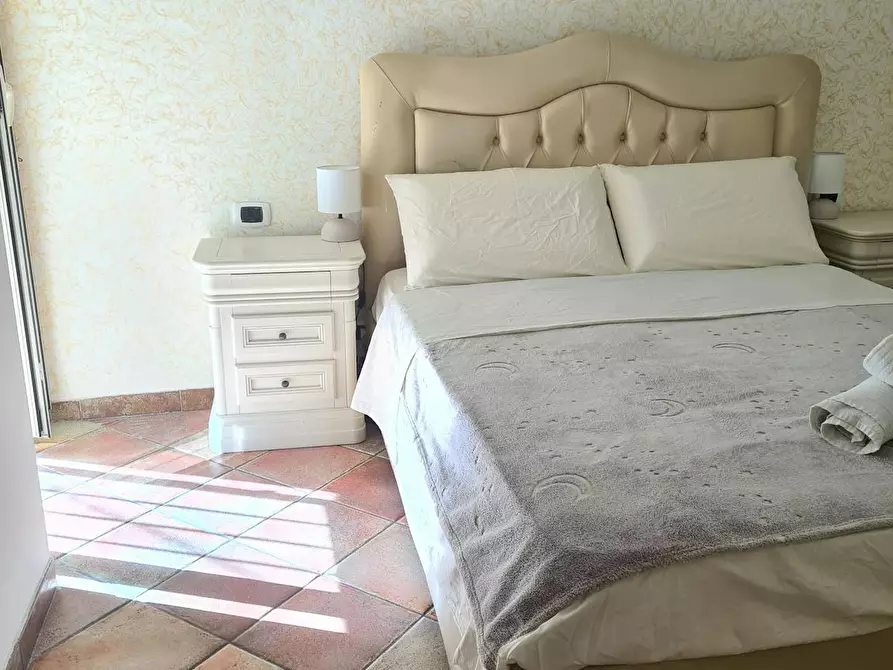 Immagine 6 di Camera in affitto  in Via San Bartolomeo a Napoli