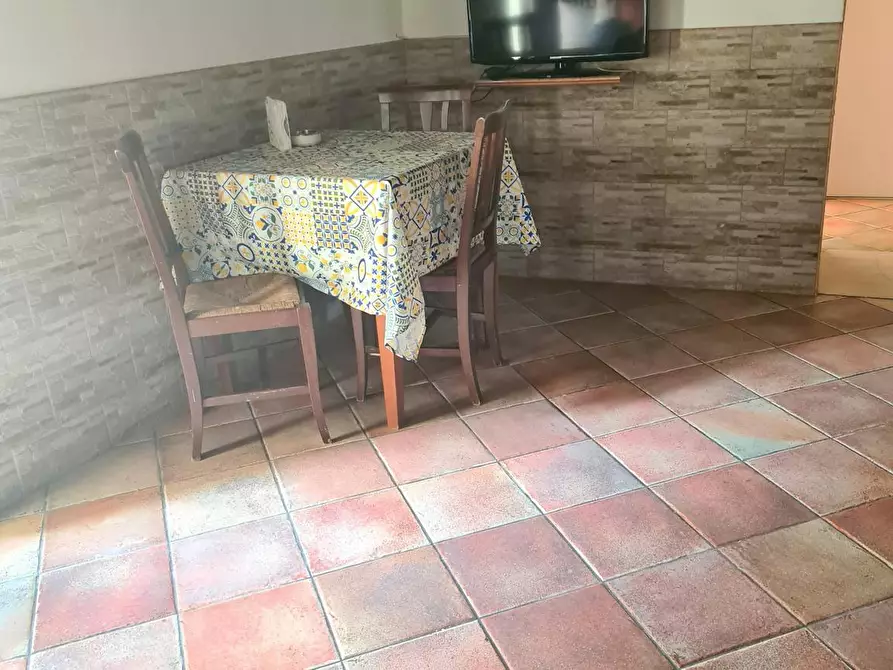 Immagine 3 di Camera in affitto  in Via San Bartolomeo a Napoli