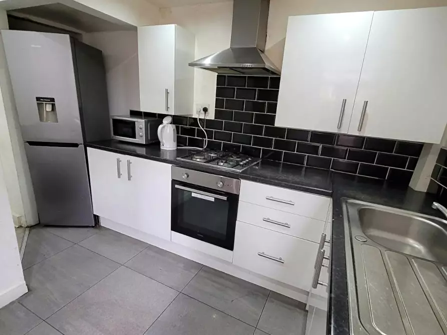 Immagine 3 di Casa indipendente in affitto  in Newcombe Street a 