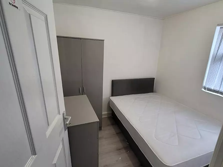 Immagine 2 di Casa indipendente in affitto  in Newcombe Street a 