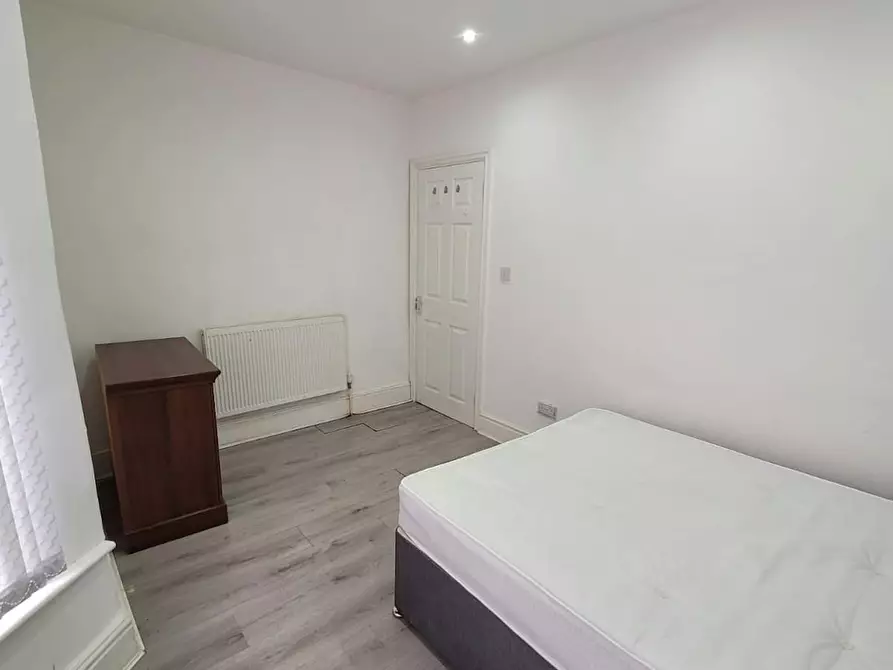 Immagine 9 di Casa indipendente in affitto  in Newcombe Street a 